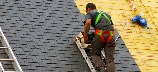 Travaux de couverture pose de fenêtres de toit